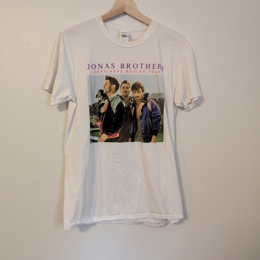 Gildan White Graphic T-Shirt